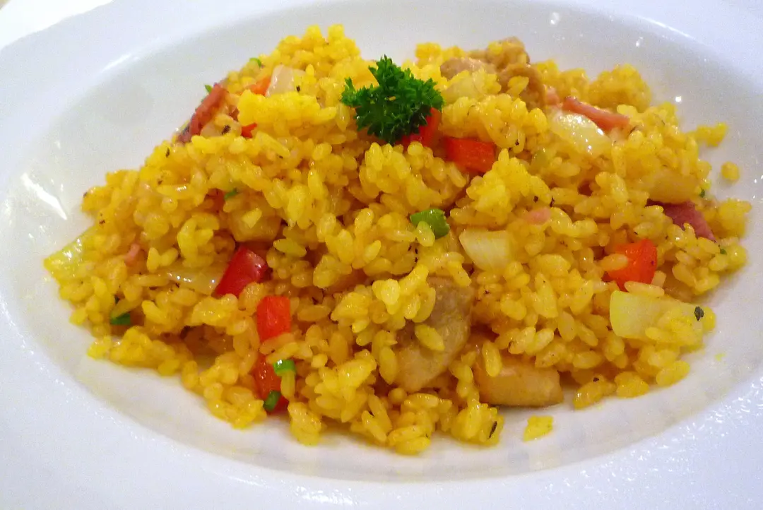 菠萝鸡柳烟肉炒饭