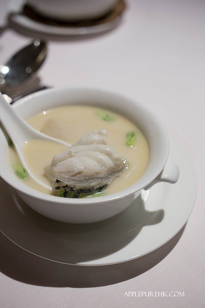 龙趸白玉纯鱼汤