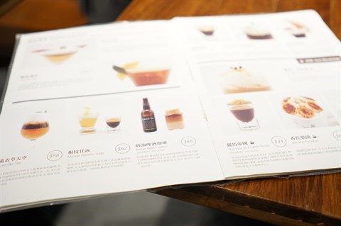 當中「啡你莫薯」和「橙色歲月」都是台灣咖啡大師比賽的得獎作，也能在這兒嚐到。 - 尖沙咀的牧羊少年創意咖啡館 by GABEE.