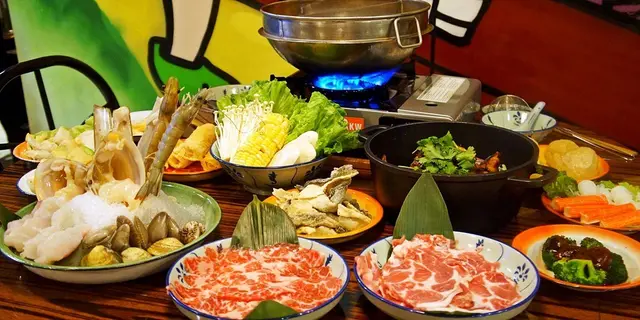 老香港戏院装修 怀旧冰室夜晚变身抵食火锅店（有片）