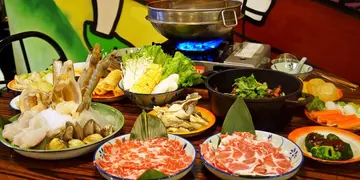 老香港戏院装修 怀旧冰室夜晚变身抵食火锅店（有片）