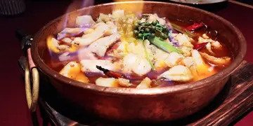 卅二公館姊妹店銅鑼灣開業 創意火燒水煮魚、和牛叉燒