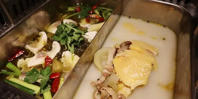 重慶劉一手全新湯底配料 酸菜魚鍋、胡椒豬肚雞鍋、M9澳洲和牛丸(有片)