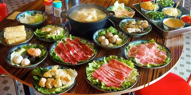 懷舊裝修花膠館！熬足10小時花膠雞湯變湯麵、任食火鍋（有片）