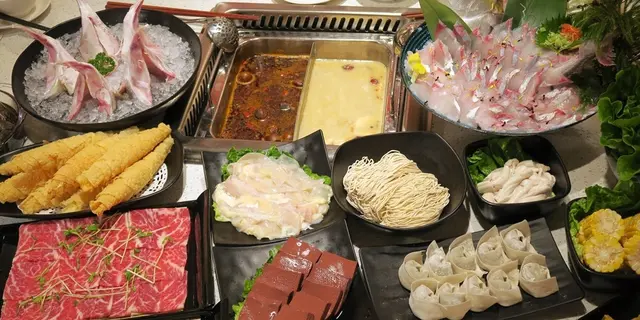 新加坡人氣美顏火鍋店登港   夢幻粉紅主題  專人助剝醉蝦 (有片)