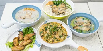 本地第二代蚝民开蚝主题粉面小店　必试鲜蚝汤米线、大大粒香脆蚝饼(有片)