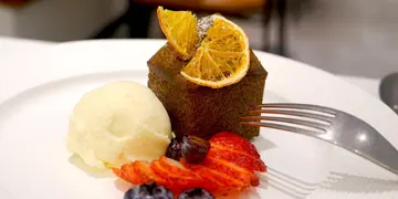 尖沙咀新開蛋糕主題西餐廳  自家創作個人化Roll Cake(有片)