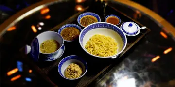 尖沙咀新开蟹粉主题面店 特浓蟹粉蟹肉拌拉面、每日限量5份流心花胶酿蟹粉拌寛面(有片)