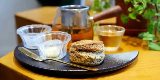 深水埗新開療癒系Cafe 花茶安撫身心靈 必食黑芝麻蛋糕+英式鬆餅