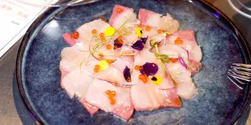 尖沙咀新开未来感型格酒吧餐厅 推介烟熏油甘鱼薄切配三文鱼籽