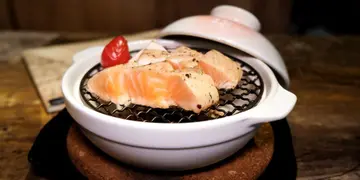 烟熏+铁板菜式有惊喜  九龙城新开日式居酒屋  招牌烟熏五重芝士Pizza