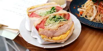 豐盛總匯吐司+台灣烘焙咖啡  大角咀新開寵物友善Cafe