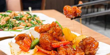 港式小菜馆推介！超有镬气黑椒薯仔牛柳粒、原只菠萝咕噜肉