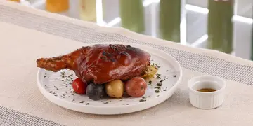 【特约分享】休闲风宠物友善酒店餐厅 老字号水壶品牌展览×西式餐点 