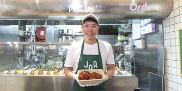 【專訪】韓國人主理兩餸飯 凌晨4點備料 日賣450盒