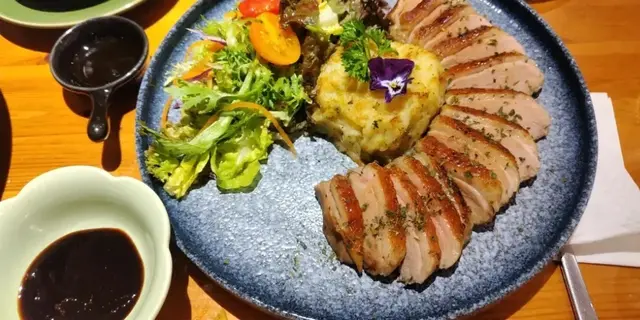 【識食攻略】荃灣隱世樓上Cafe 貼心生日畫碟服務