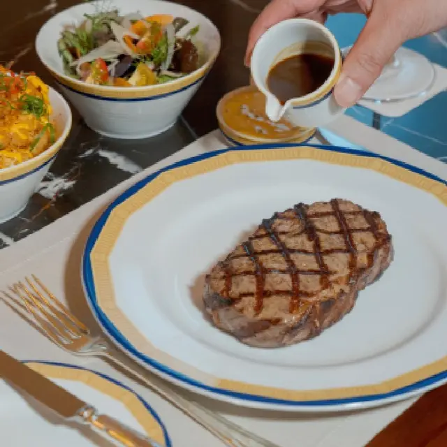 Peninsula Signature Steak $473