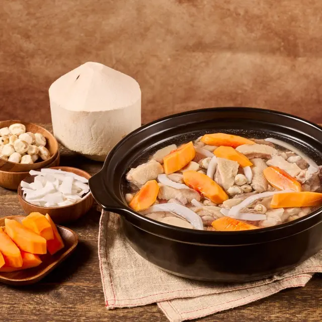 旺角人氣椰子雞煲