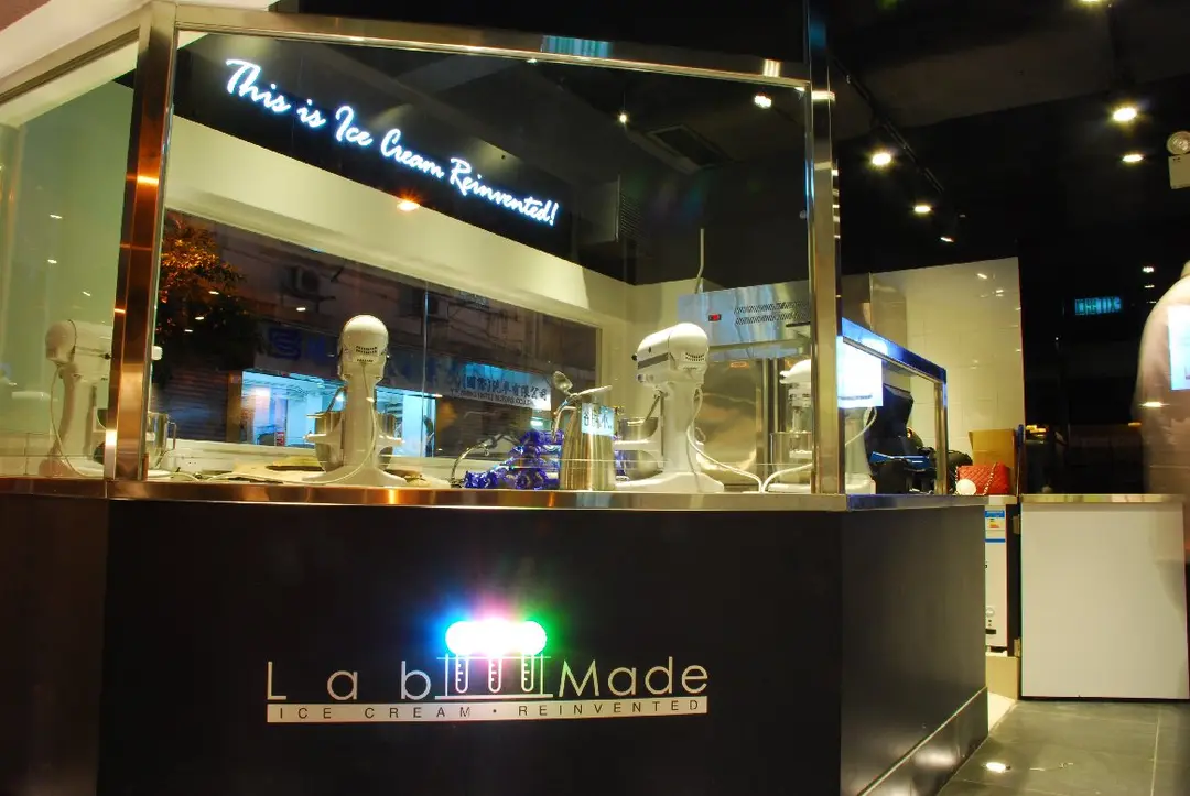 Lab Made Liquid Nitrogen Ice Cream Laboratory