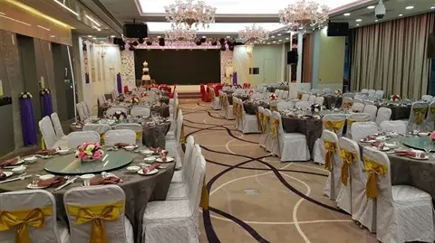 Golden Cuisine (I Do) Palais