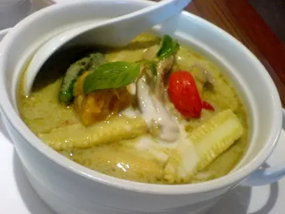 青咖哩好有水準,雞都夠鮮