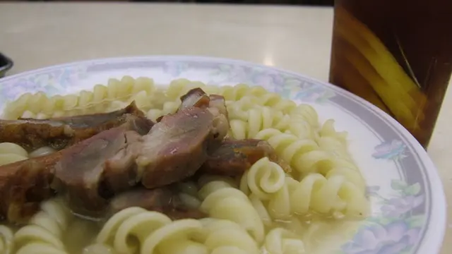 叉燒腸仔螺絲粉及凍檸茶