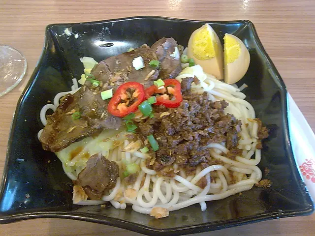 牛月展肉燥米線