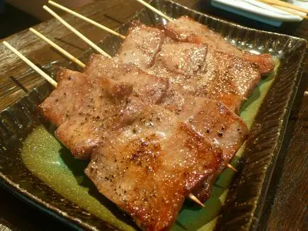 燒牛舌也豐腴美味