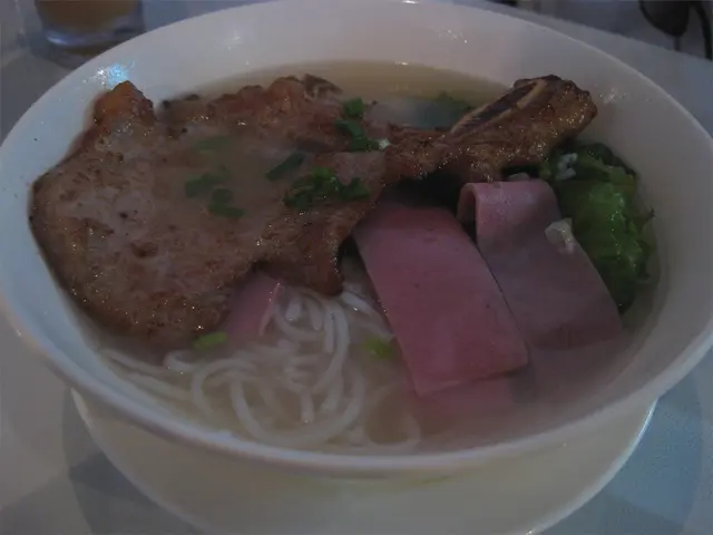 豬扒火腿湯米線