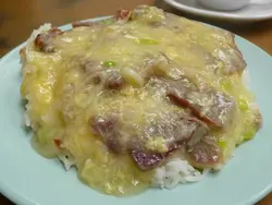 杰撻撻又沒有什麼蛋的滑蛋叉燒飯