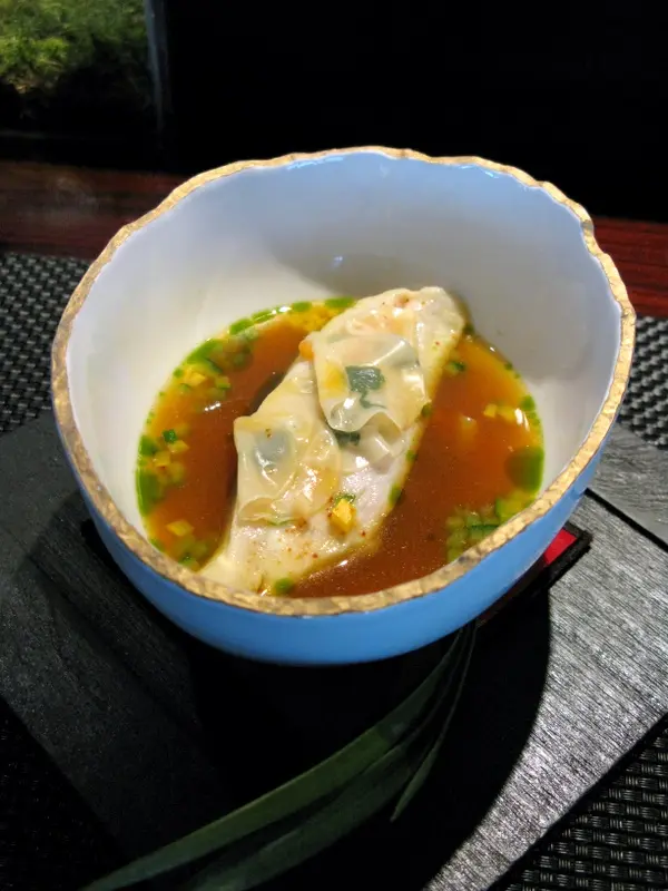 番紅花爐魚湯，湯與雲吞皮比Caprice做得更好。