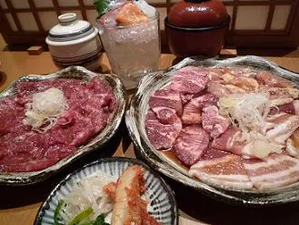 左..伊呂波定食 右..燒肉定食