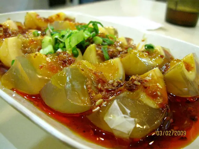 皮蛋不夠溏心且細隻,其燻味亦不及雲貴川來得濃烈,但相差不遠