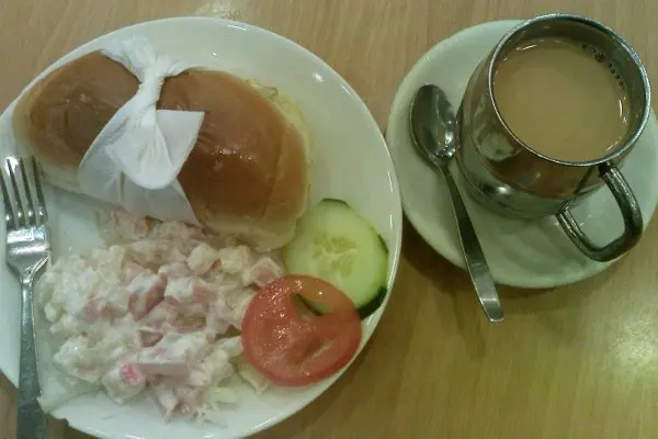 對 對 配 套 餐：沙 嗲 牛 肉 包 沙 律