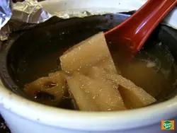 用錫紙封存來保溫的蓮藕排骨湯