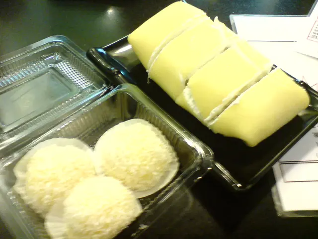 芒果糯米糍(左), 榴槤pancake(右)