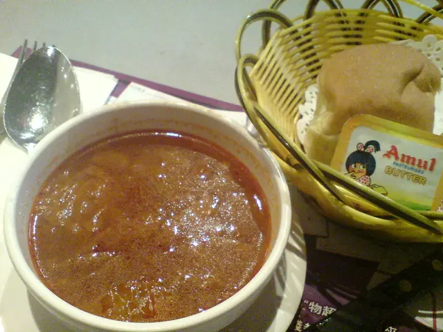 羅宋湯配牛油麵包 (跟餐)