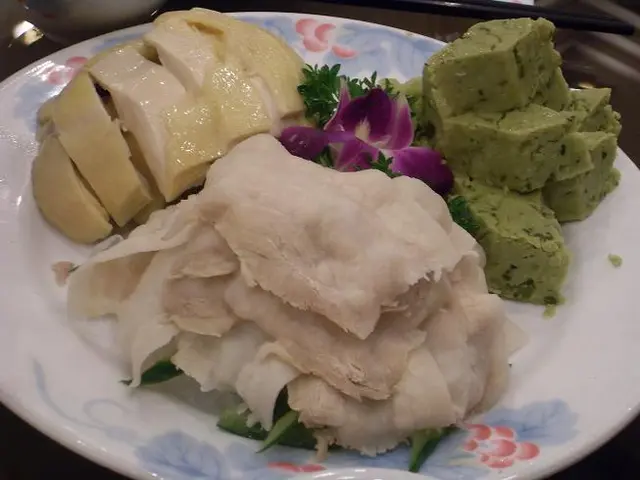 醉雞,白切肉, 和 雪菜豆瓣酥
