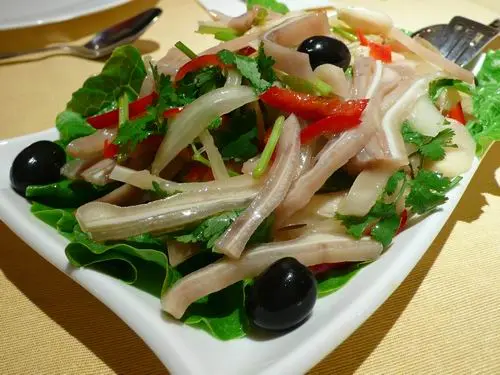 又辣又爽的豬耳沙律