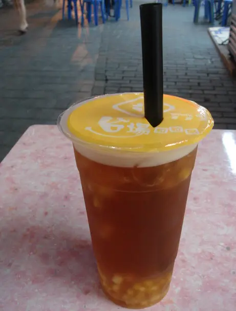 水蜜桃紅茶配粒粒菠蘿