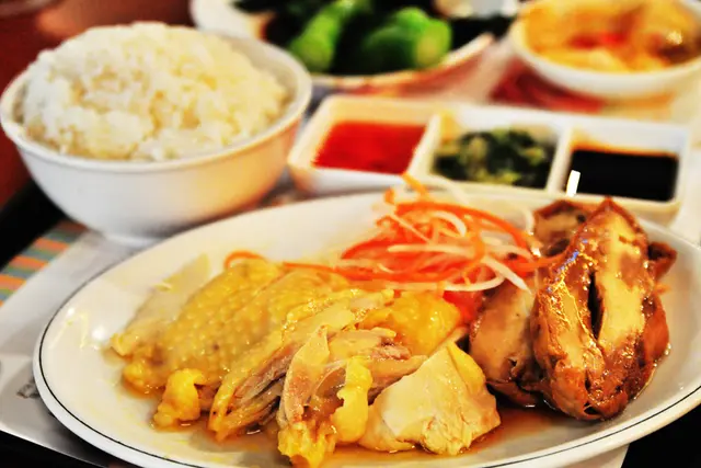 雞還可以,醬油地道,湯也好飲,其餘配套就不行了。