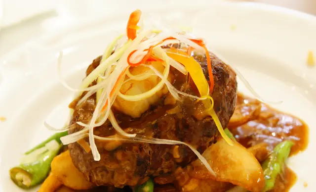 扒牛柳伴帶子(配薯菜)