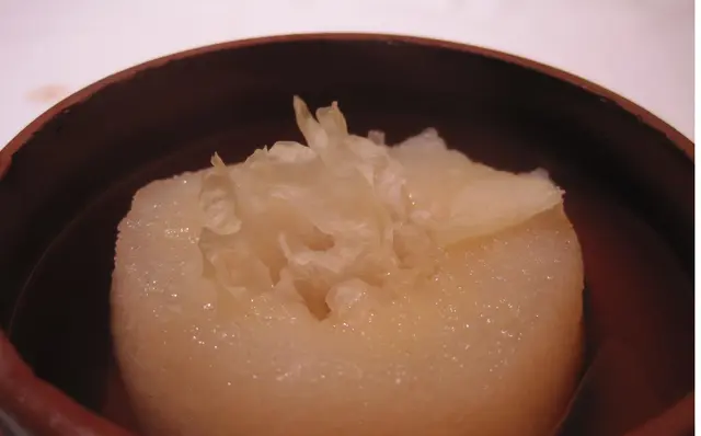 好似一件藝術品咁gei雪梨燉雪耳糖水~又靚又好食~