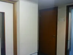 地址係8樓810室, 但呢度門係假既