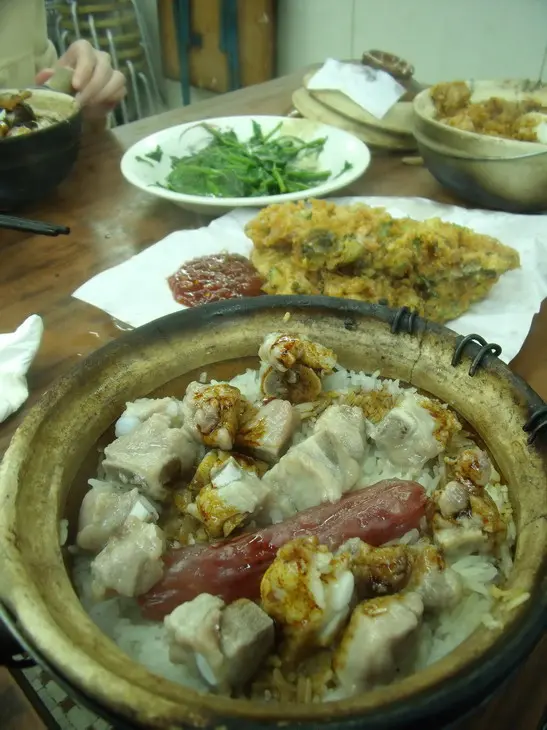 臘腸排骨煲仔飯