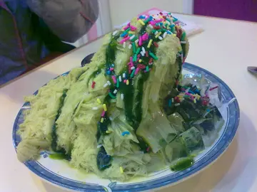 另有綠茶味，不算差，味道和賣相無草霉冰咁好