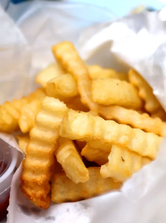 (我最喜歡E種薯條，外便炸到脆トト，裏邊唔會炸到乾哂，重要保存適當水份) 正呀！