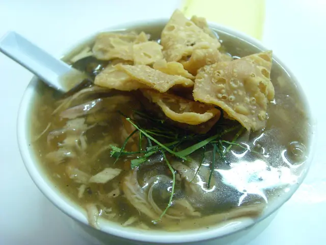 蛇湯濃重藥材味,加上檸檬草的香味,不錯