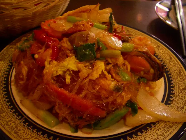 好可能是海鮮炒金邊粉