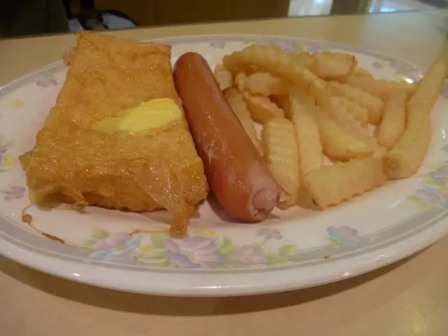 西多士拼珍寶腸拼薯條